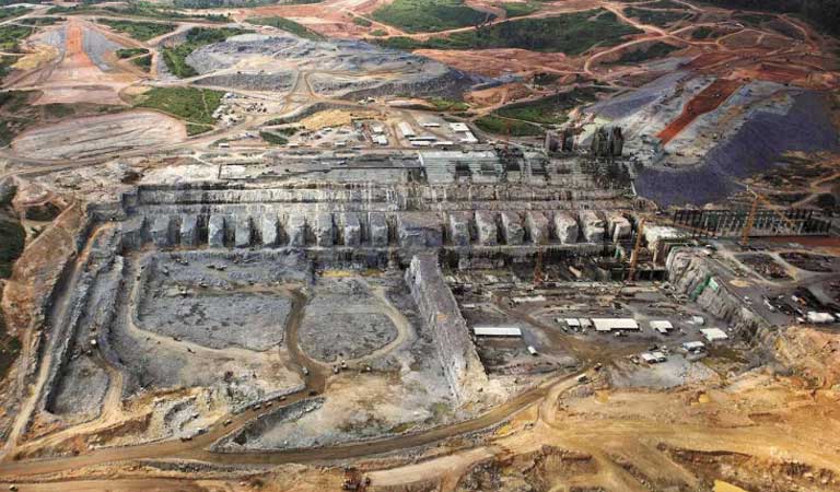 The Belo Monte dam under construction. New evidence has come forward alleging that the consortium selected to build the dam had made a large contribution to the ruling Workers’ Party in order to win the Belo Monte contract Photo courtesy of Lalo de Almeida/Folhapress.