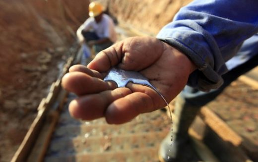 Reportes ya han documentado la minería a cielo abierto cuyos trabajadores utilizan el mercurio sin ningún tipo de protección. Fotografía de Manuel Saldarriaga/El Colombiano