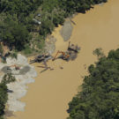 Mercurio en Latinoamérica: Vista panorámica que muestra la actividad minera en el río Teta, Colombia. Foto: Daniel Reina / Revista Semana Sostenible.