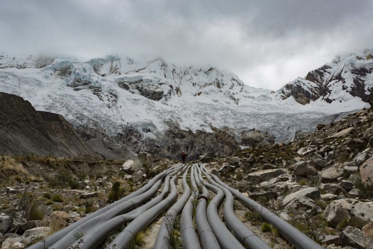 En el 2011 se instaló en Palcacocha un sistema de sifonaje para reducir el nivel del agua. Foto: Proyecto Glaciares.